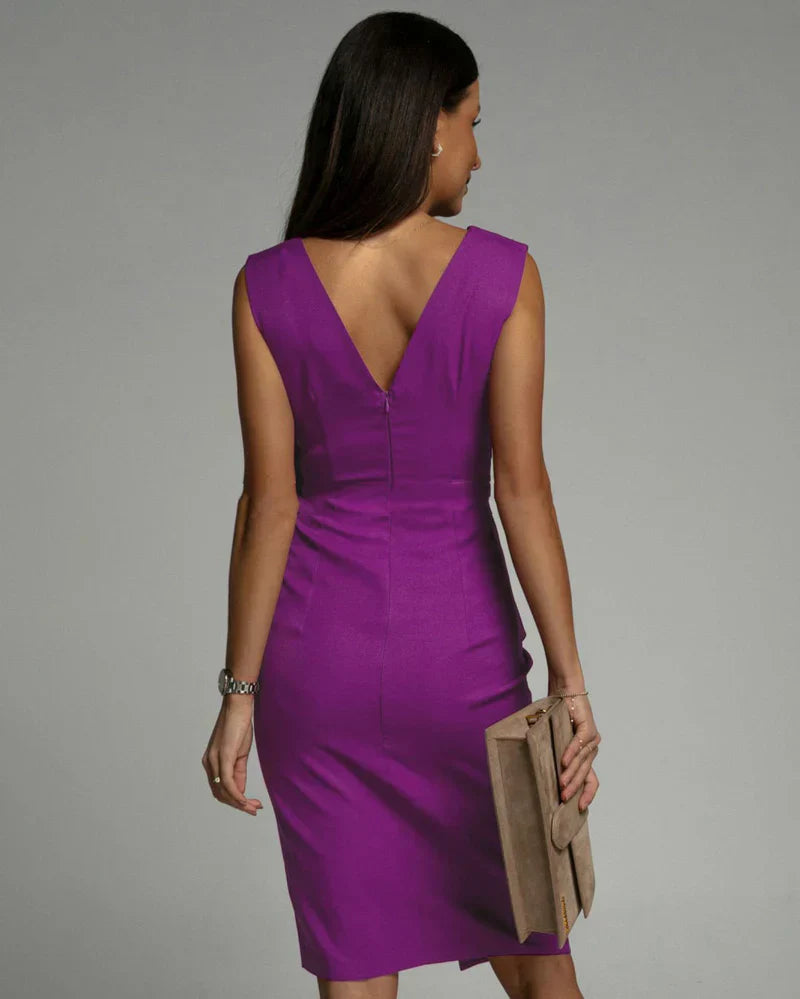 Nuala - Fitted Dress with V-Neckline and Slit
